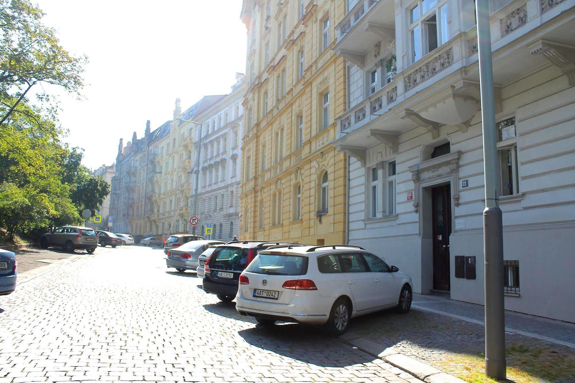 Prague Hostel Na Smetance Екстер'єр фото